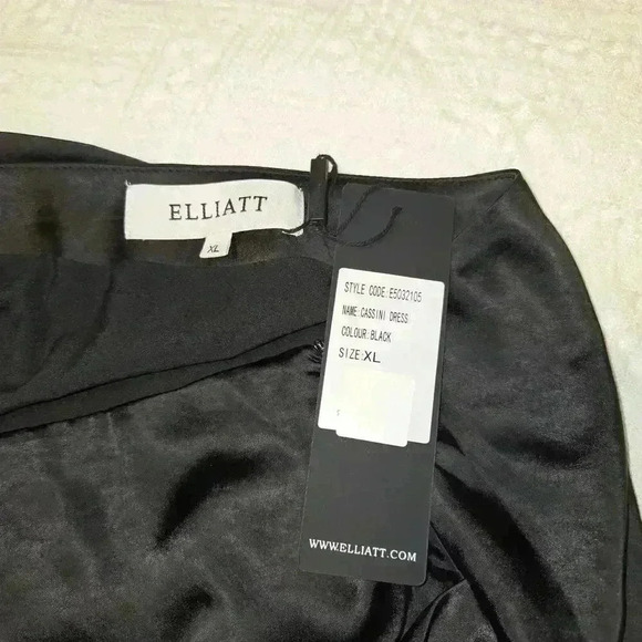 Elliatt Cassini Sheath Dress *Revolve* Ruched Side One Shoulder Satin Black - Picture 4 of 8